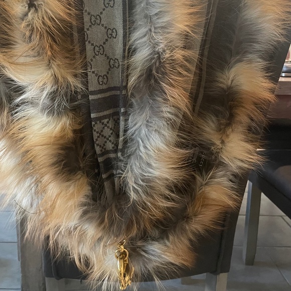 GUCCI Monogram Fox Fur Wool Silk Horsebit Gold Clasp Shawl/Wrap - Picture 8 of 16